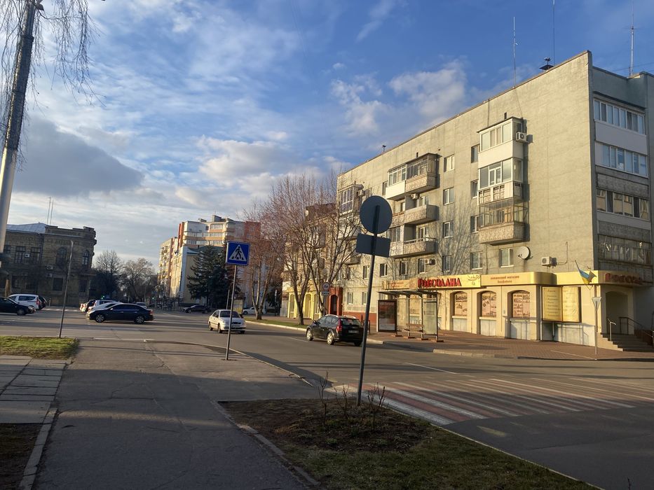 1 кімнатна Квартира . Центр міста,  Площа Перемоги.