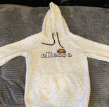 Biała bluza ellesse