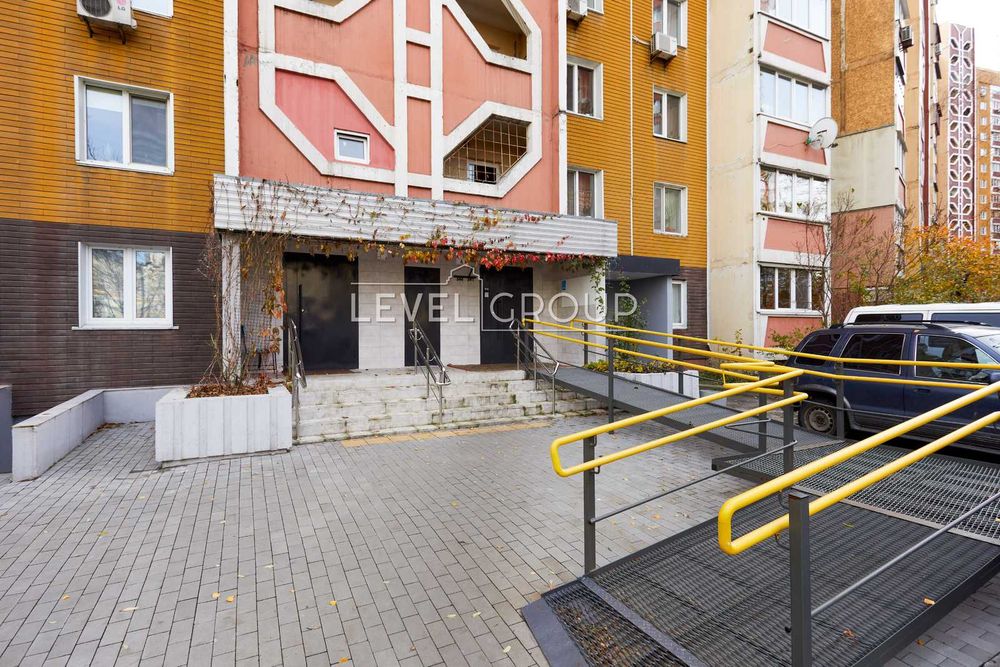 продаж 3-кімн квартири  вул. Анни Ахматової вул., 43 Осокорки