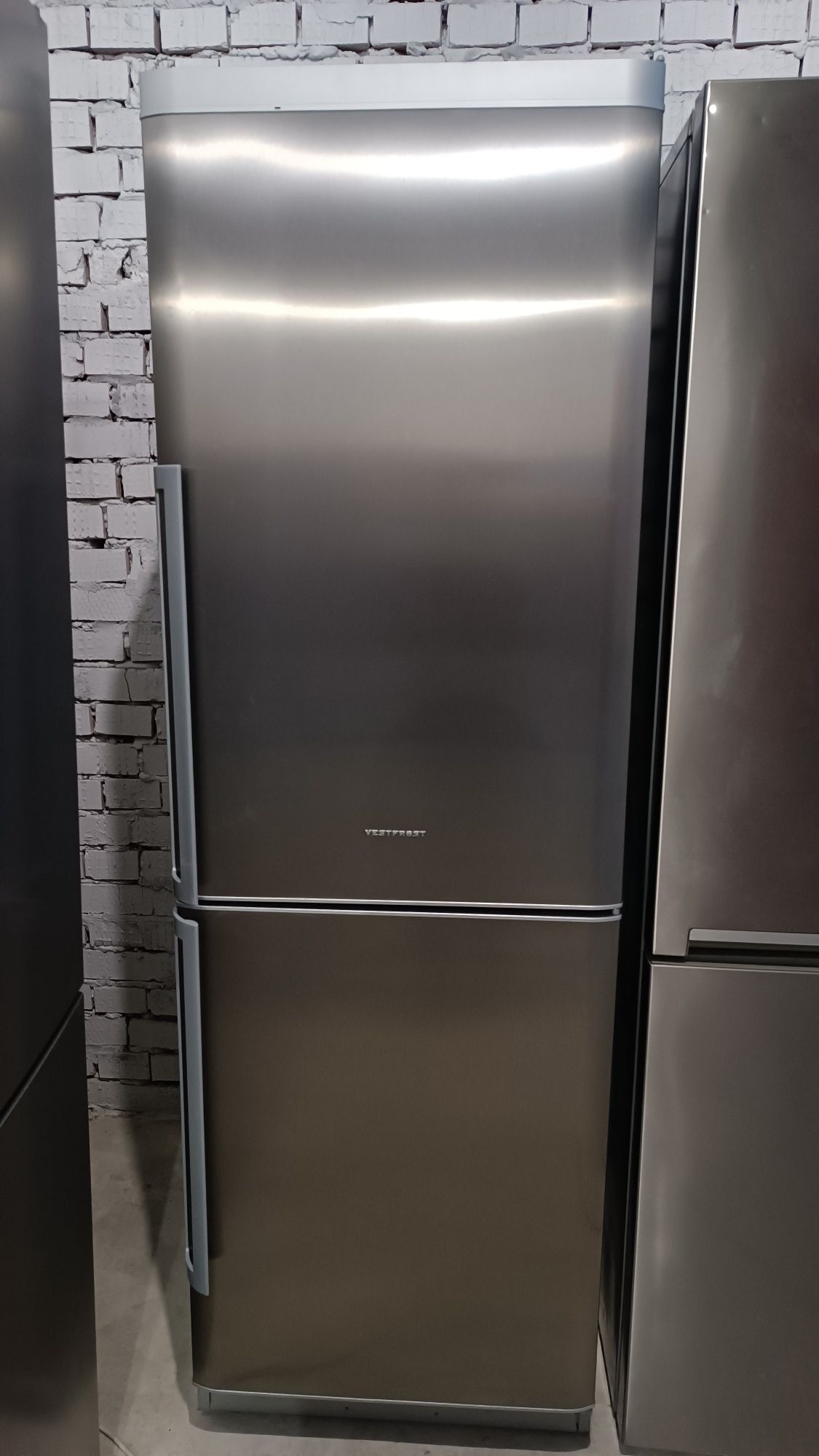 Холодильник 180см