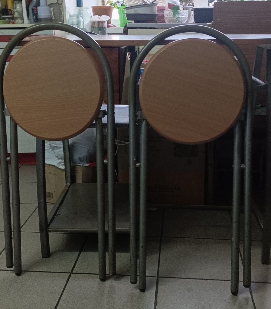 Барний стіл зі стільцями