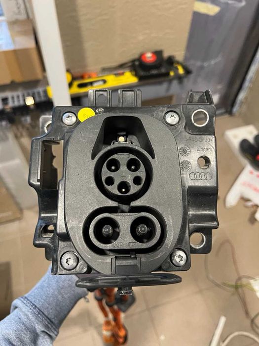 Порт зарядки Audi e-tron   2019-2024 4KL971093H