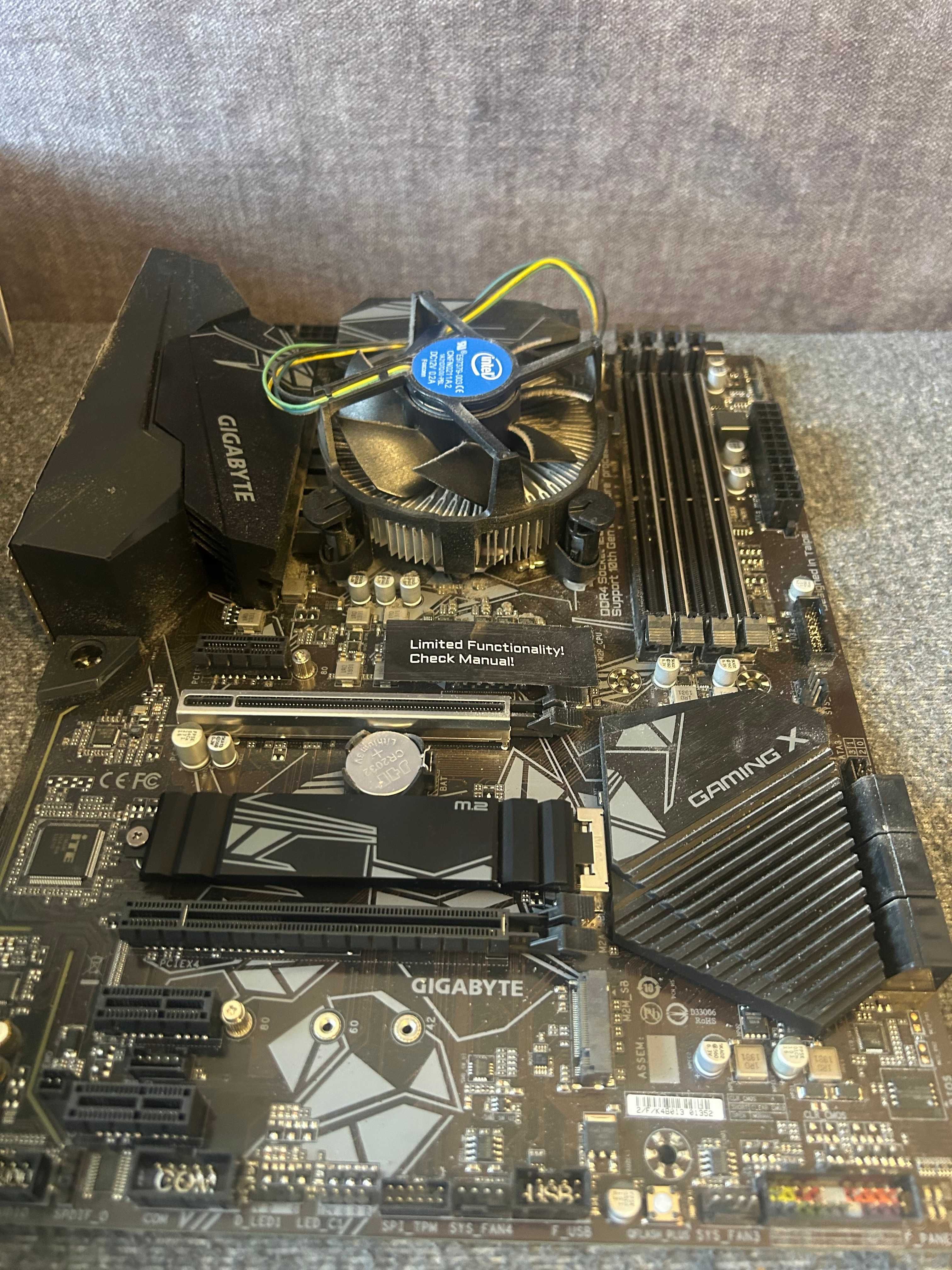 Płyta główna GIGABYTE Z490 z procesorem intel core i5-10400f