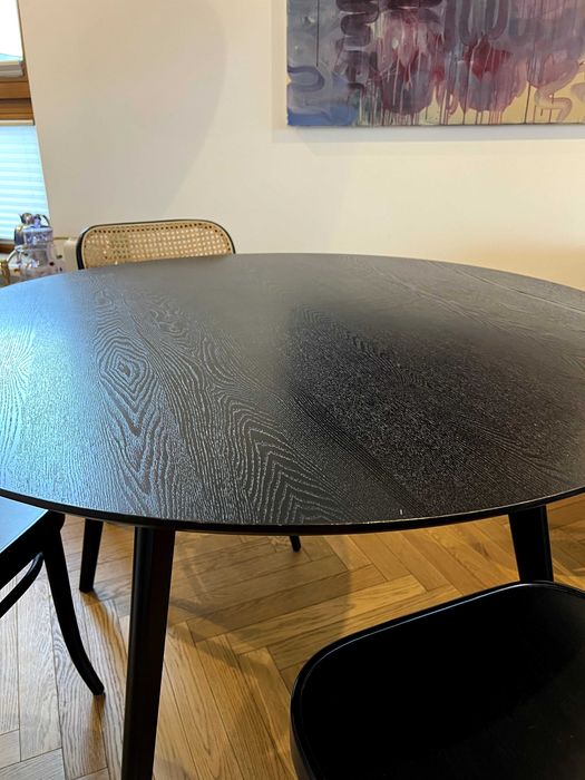 Okrągły stół do jadalni z drewna kauczukowego Yumi - WESTWING