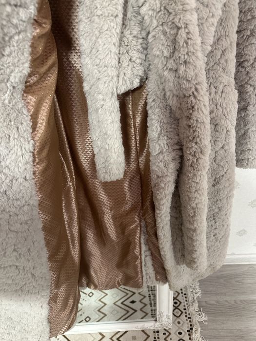 Шуба гарного сірого кольору