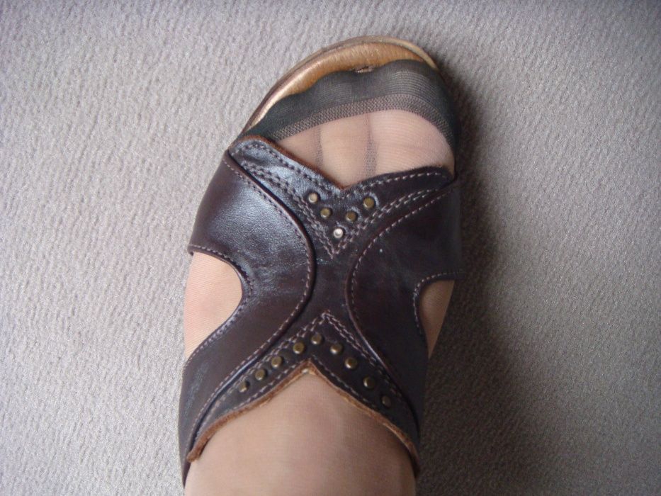 skórzane brązowe klapki / sandały na koturnie / buty nr 38