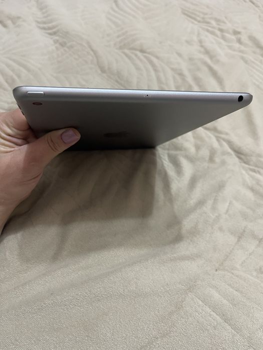 Продам iPad 6 32 GB