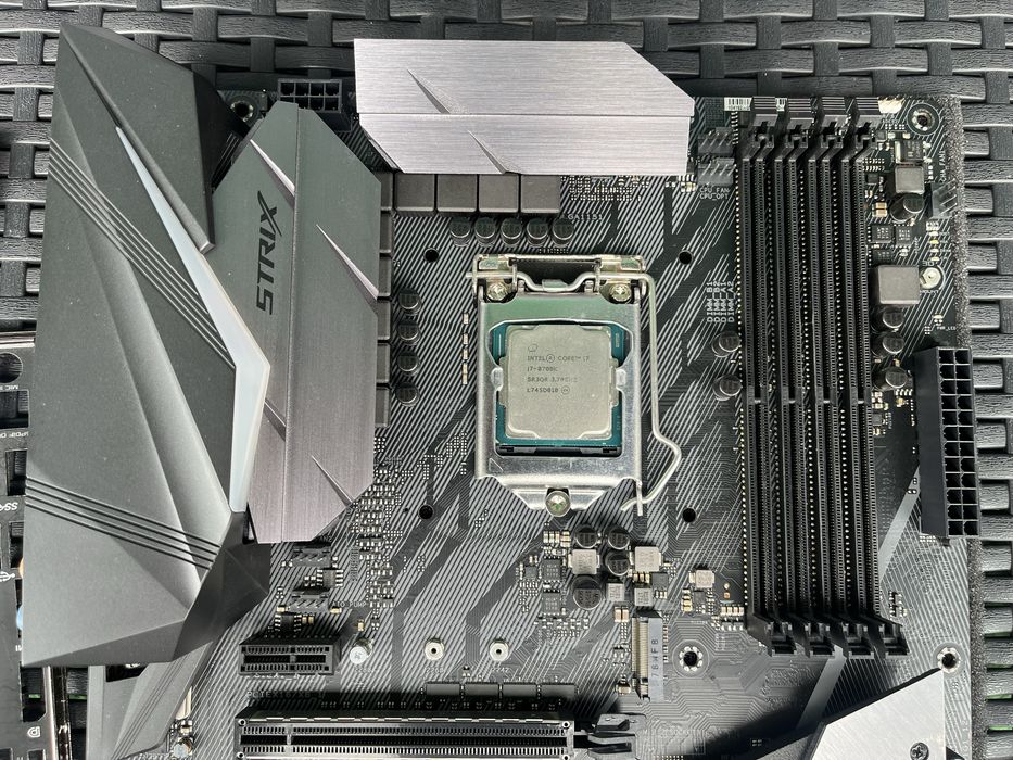 Zestaw Komputerowy Asus Rog Strix z370-F intel i7 8700k