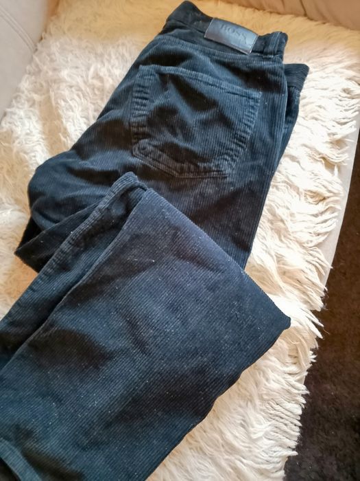 Boss spodnie sztruksowe 36/32