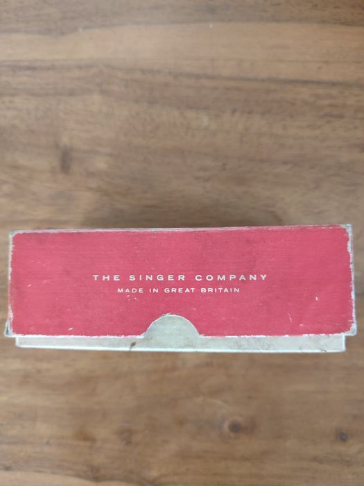 Caixa de cartão de acessórios Singer ( só caixa)