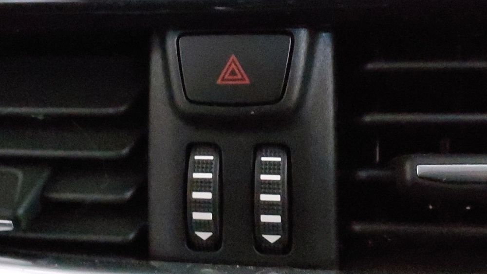 Botão / interruptor 4 piscas FORD Puma (J2K, CF7)