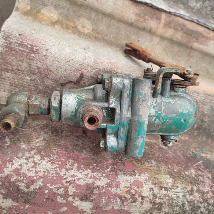 Регулятор тиску , знятий з робочого трактора