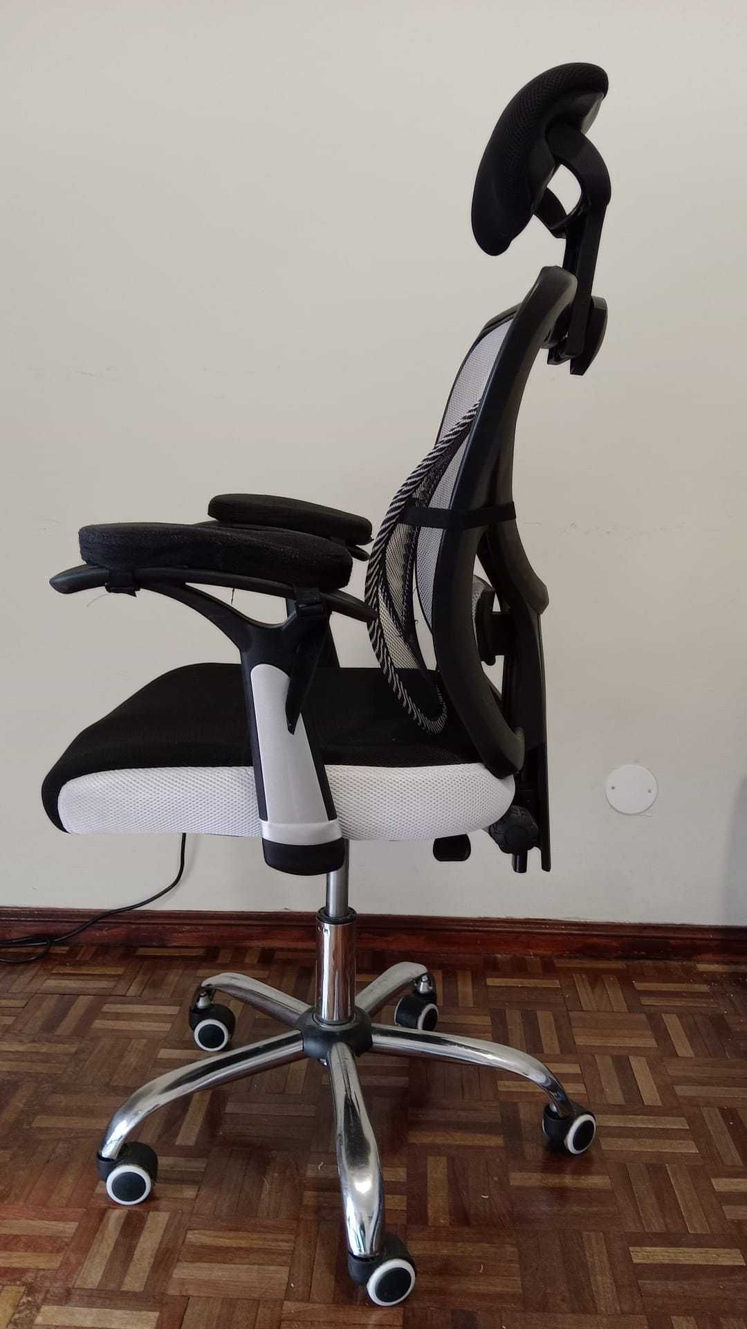 Cadeira Gamer - Em Ótimo Estado.
