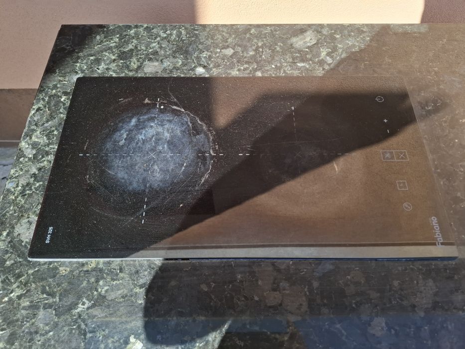 Кухоні тумбочки  з плитою та раковиною