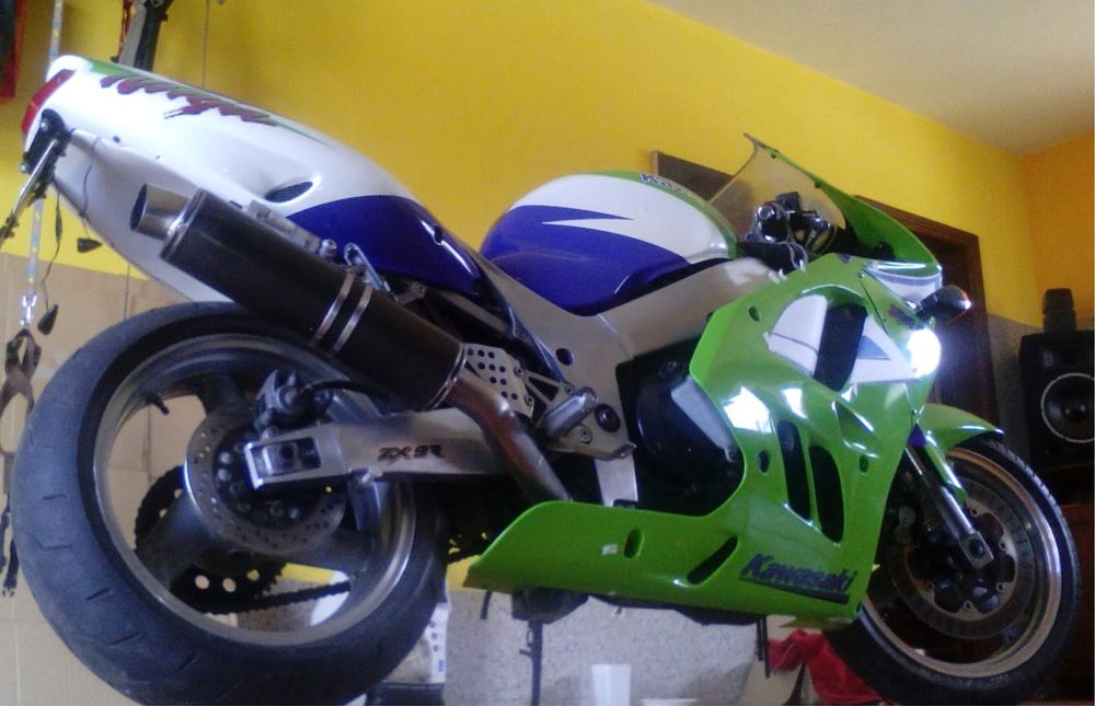 Kawasaki Ninja ZX9R