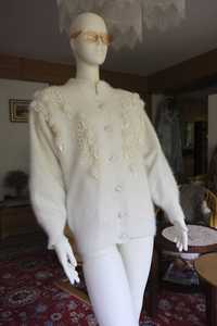 wełniany biały sweter angora motyl oversize vintage haftowany Belldini