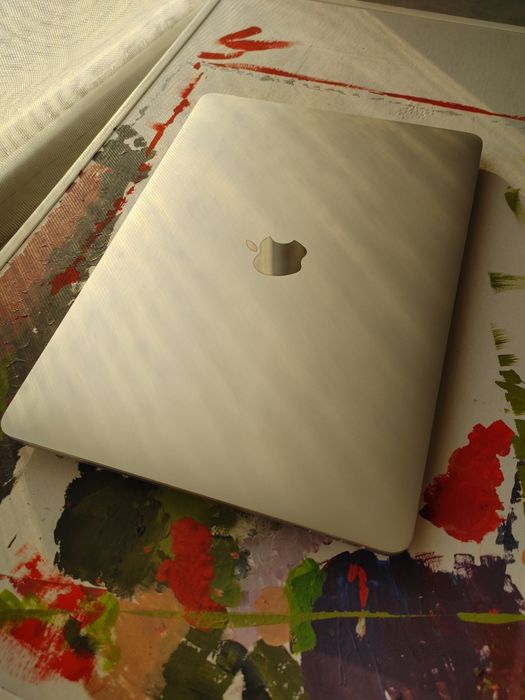 MacBook Pro 13 A2251  i5 ram 16gb /ssd 1tb