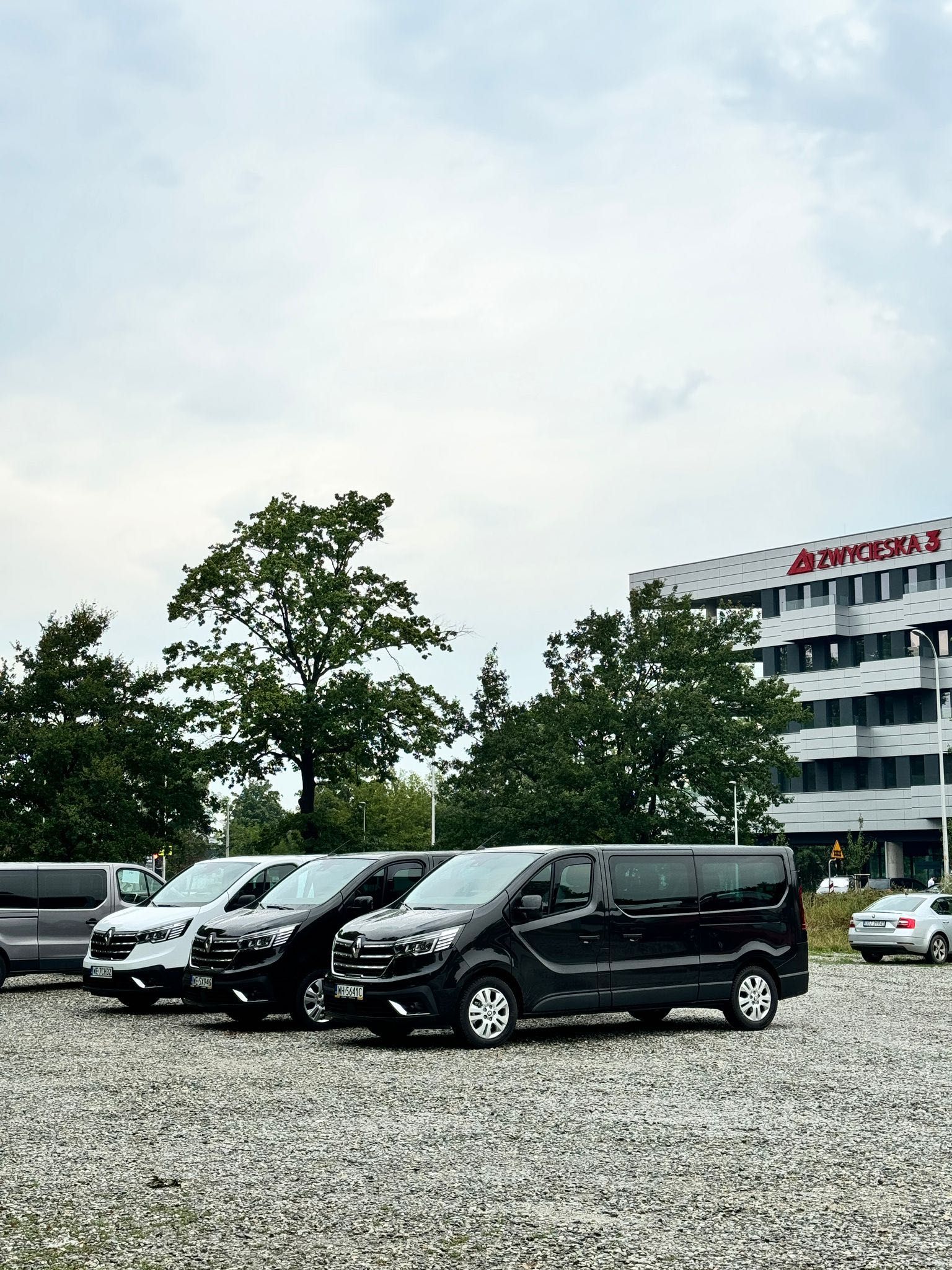Wynajem długoterminowy busa 9 os. - TRAFIC Roczniki 2023 - 2025 r.