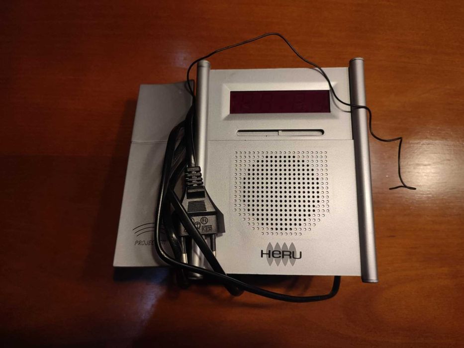 Radio, zegar i projektor w jednym - Heru