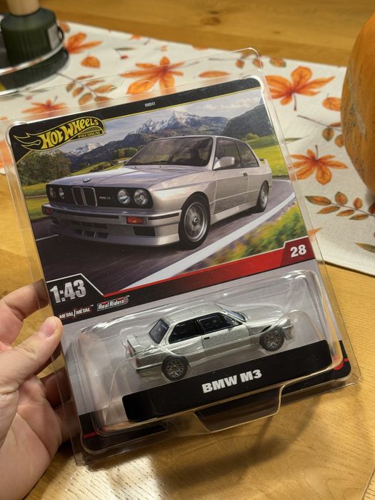 Hot Wheels Premium BMW E30, M3 1:43.