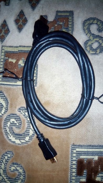 Кабель HDMI с золотым напылением.