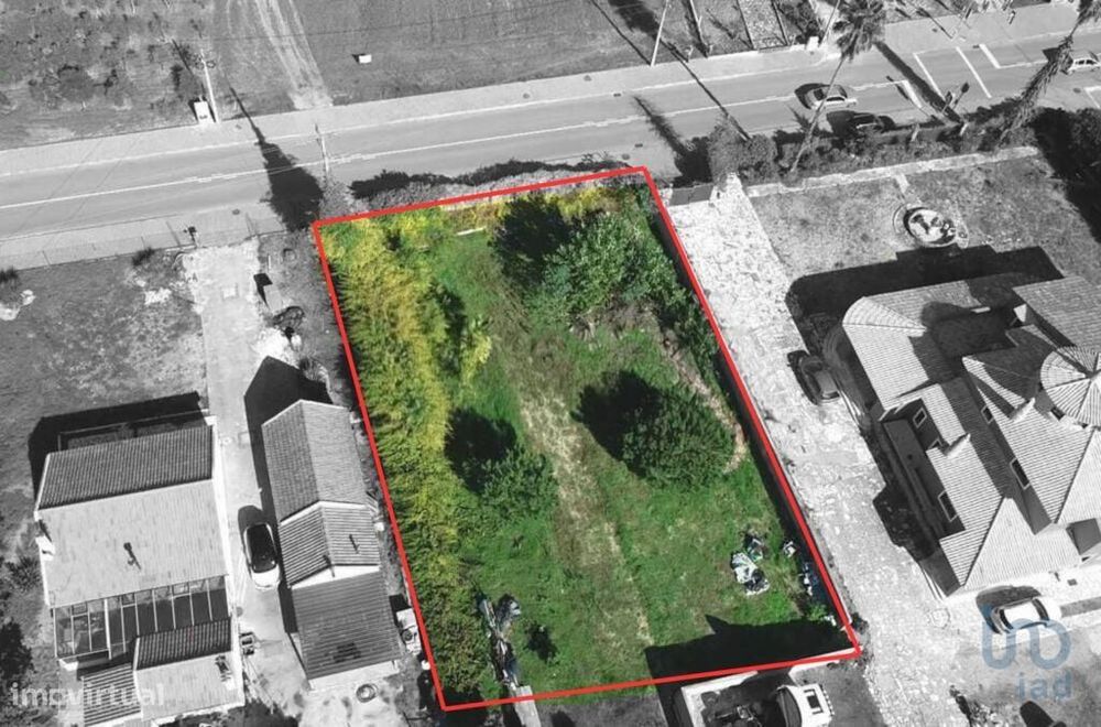 Terreno em Salvaterra de Magos e Foros de Salvaterra de 180,00 m2