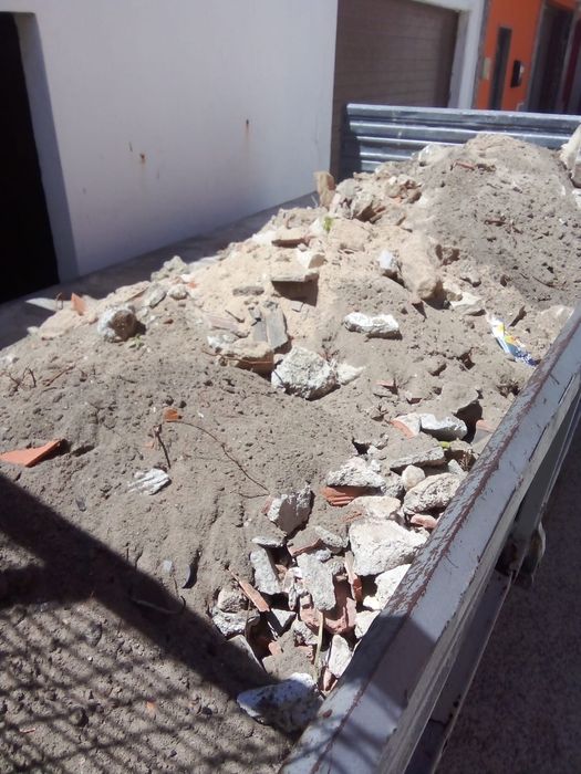 Serviços com Bobcat, MiniGiratoria e com Carrinha