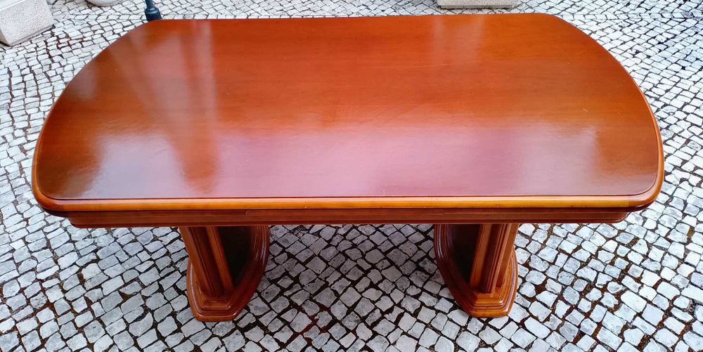 Mesa de jantar em cerejeira