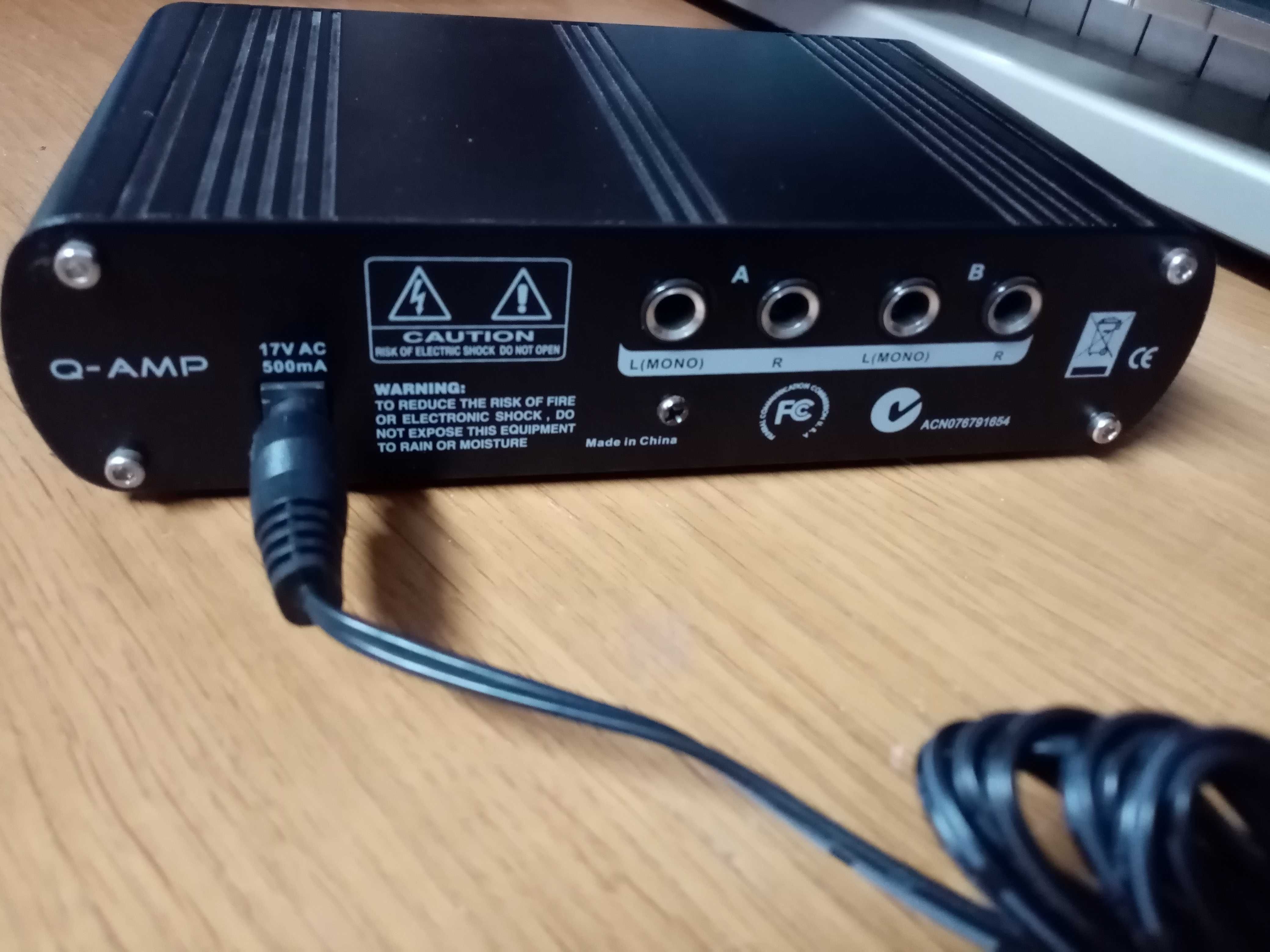 Amplificador de Headfone SM Pro Audio Q-AMP 4-Channel Stereo