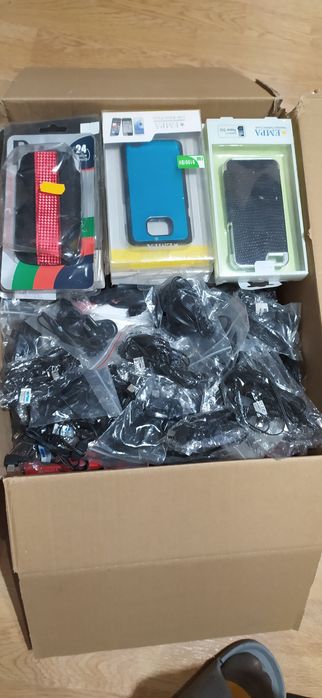 Etui, sluchawki i gniazda TV i RTV