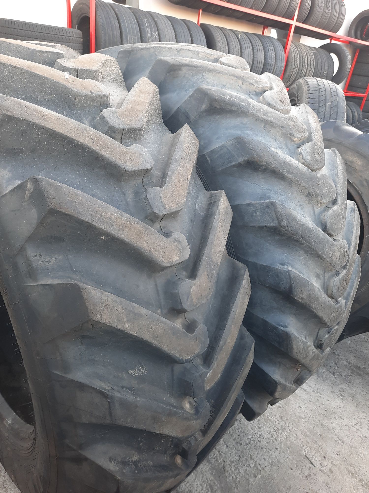 Opony 16.9-28 (440/80-28) Michelin OZKA