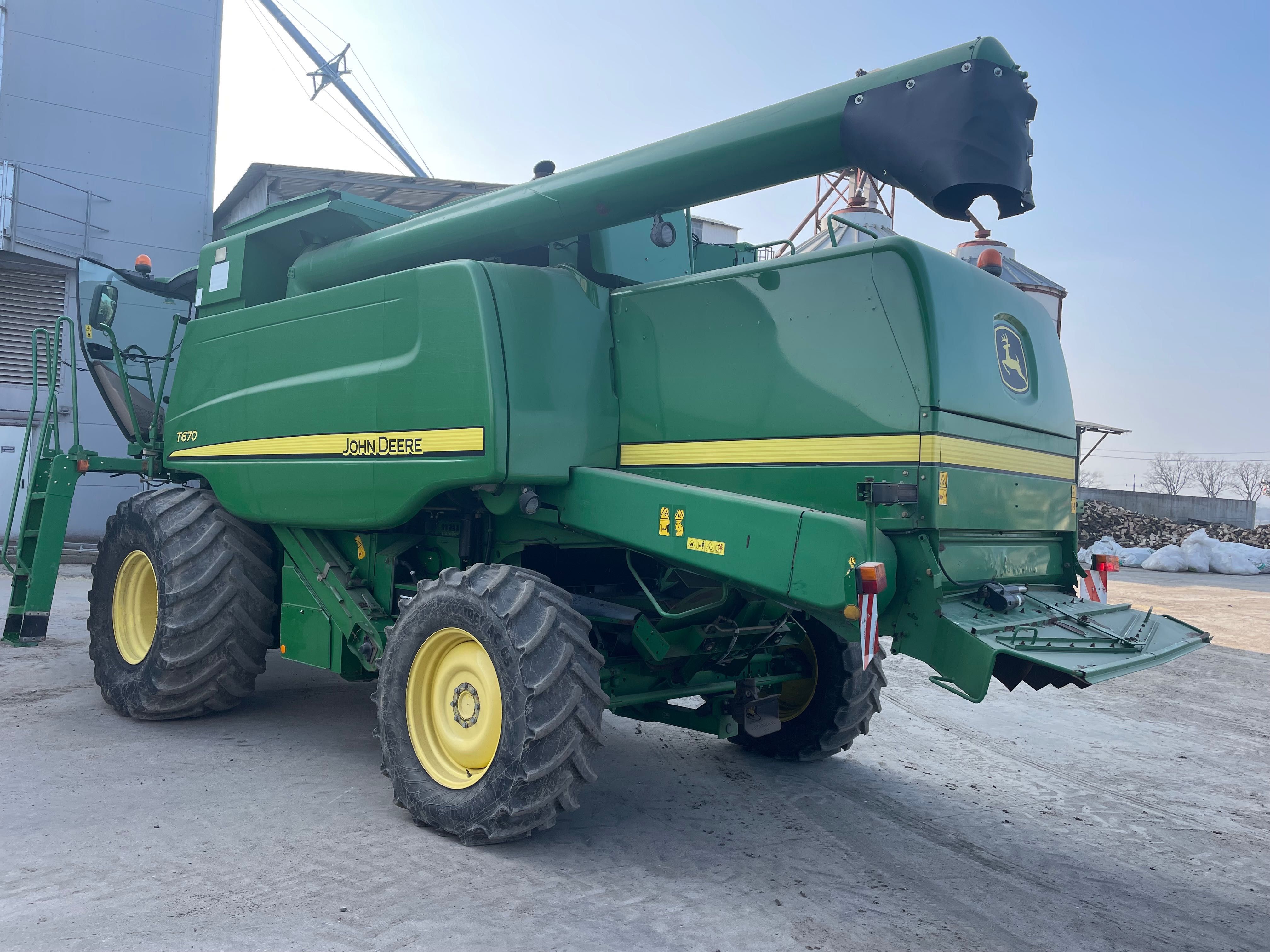 Kombajn zbożowy John Deere T670