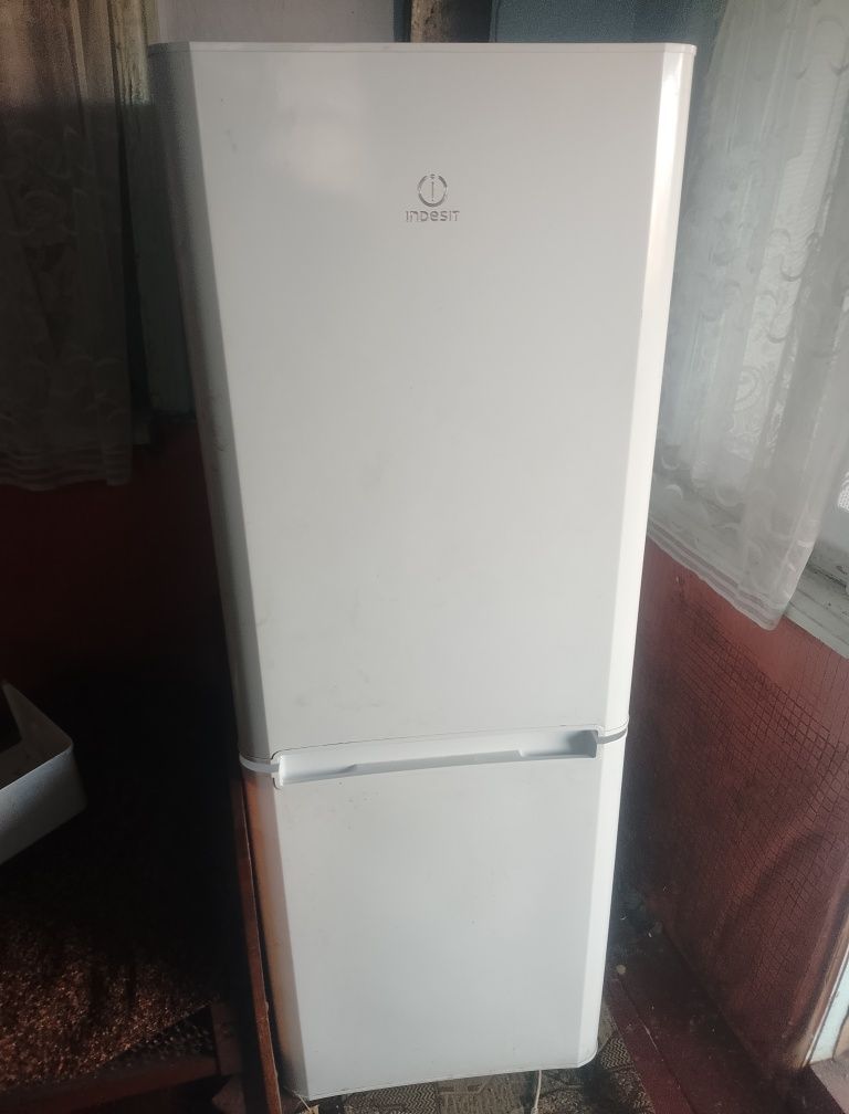 Продам холодильник і плиту
