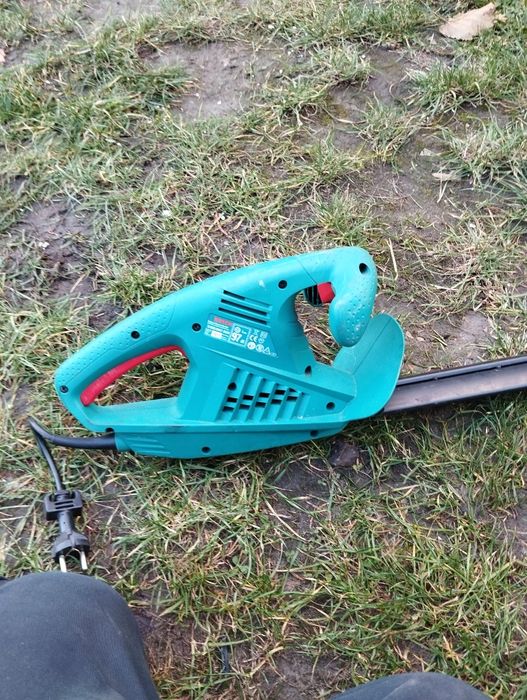 Nożyce do żywopłotu Bosch i Stihl