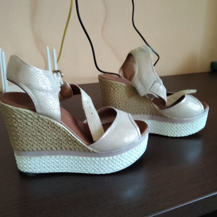 Босоножки кожаные