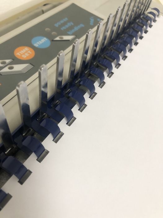 Perfuradora e encadernadora