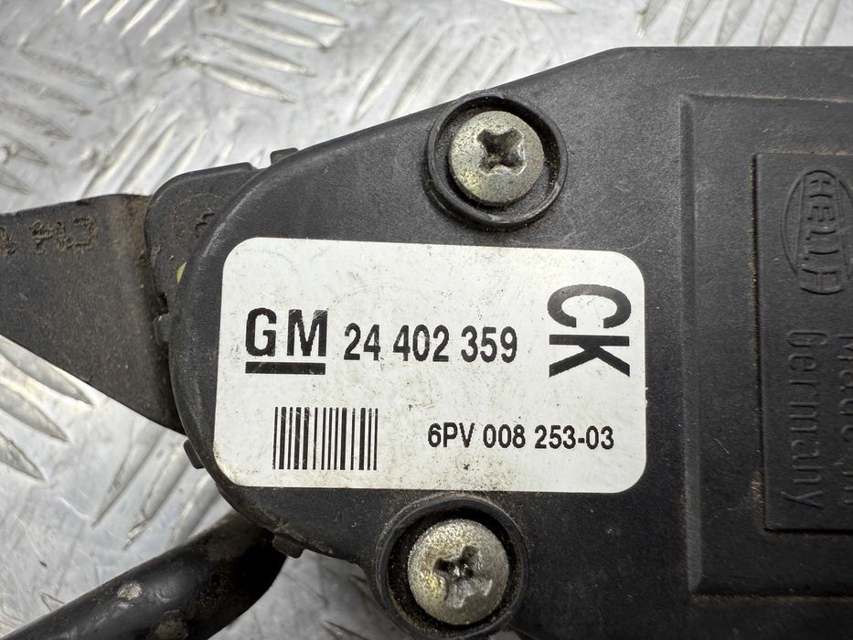 Педаль газа электр Opel Vectra  B 1995-    24402359