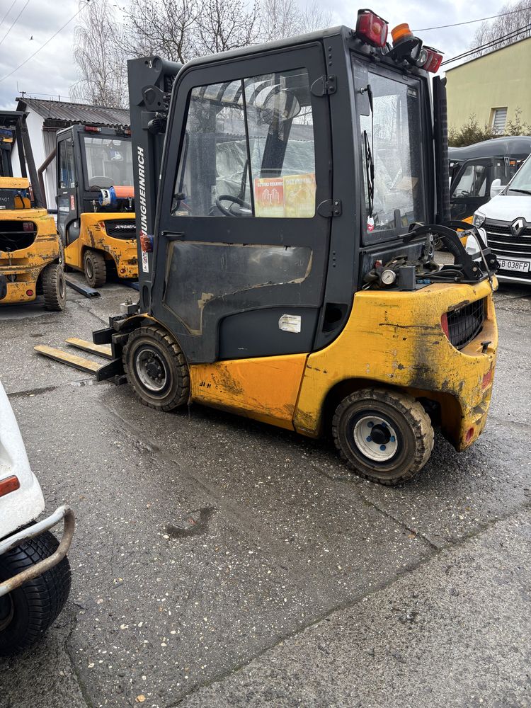 Wózek widłowy z obrotnicą, przesuw, Jungheinrich TFG 425