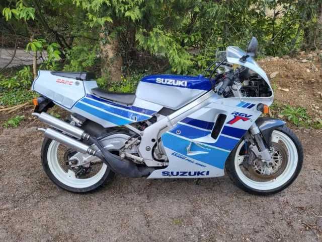 Suzuki RGV 250 em peças