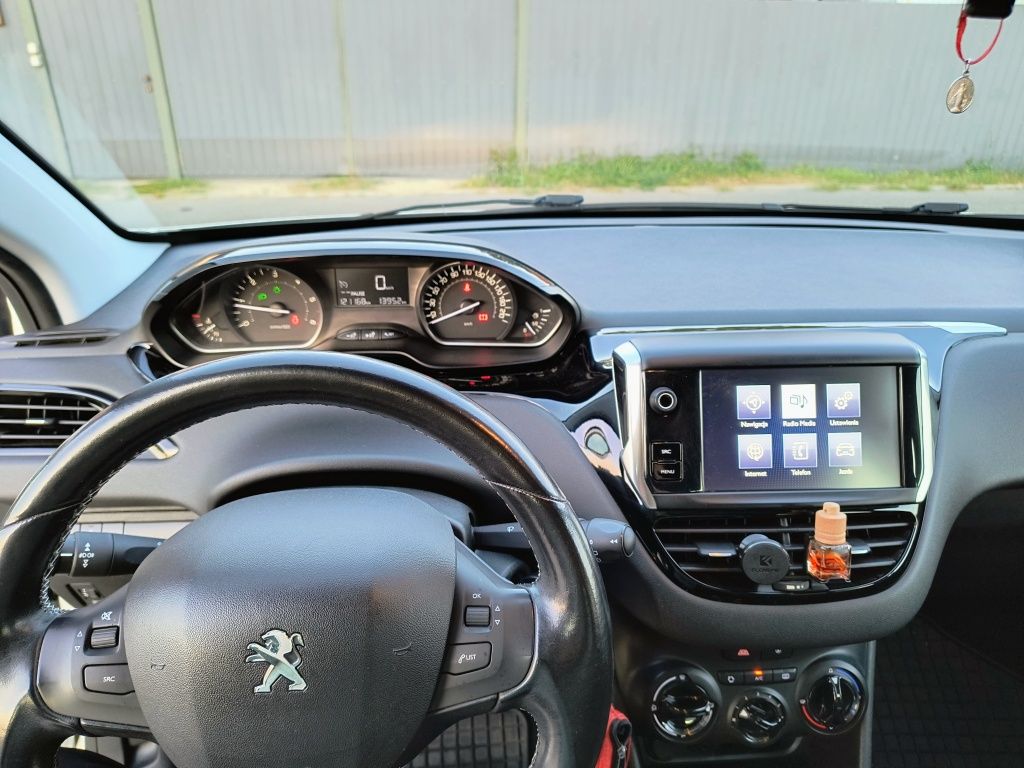 ZAREZERWOWANY Peugeot 208 1,6 blue HDi zadbany niski przebieg