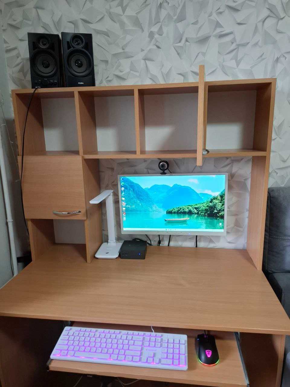 Стол парта компьтерный с надстройкой и полками