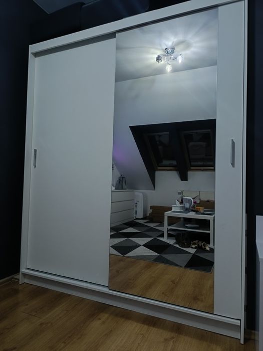 Szafa biała przesuwna