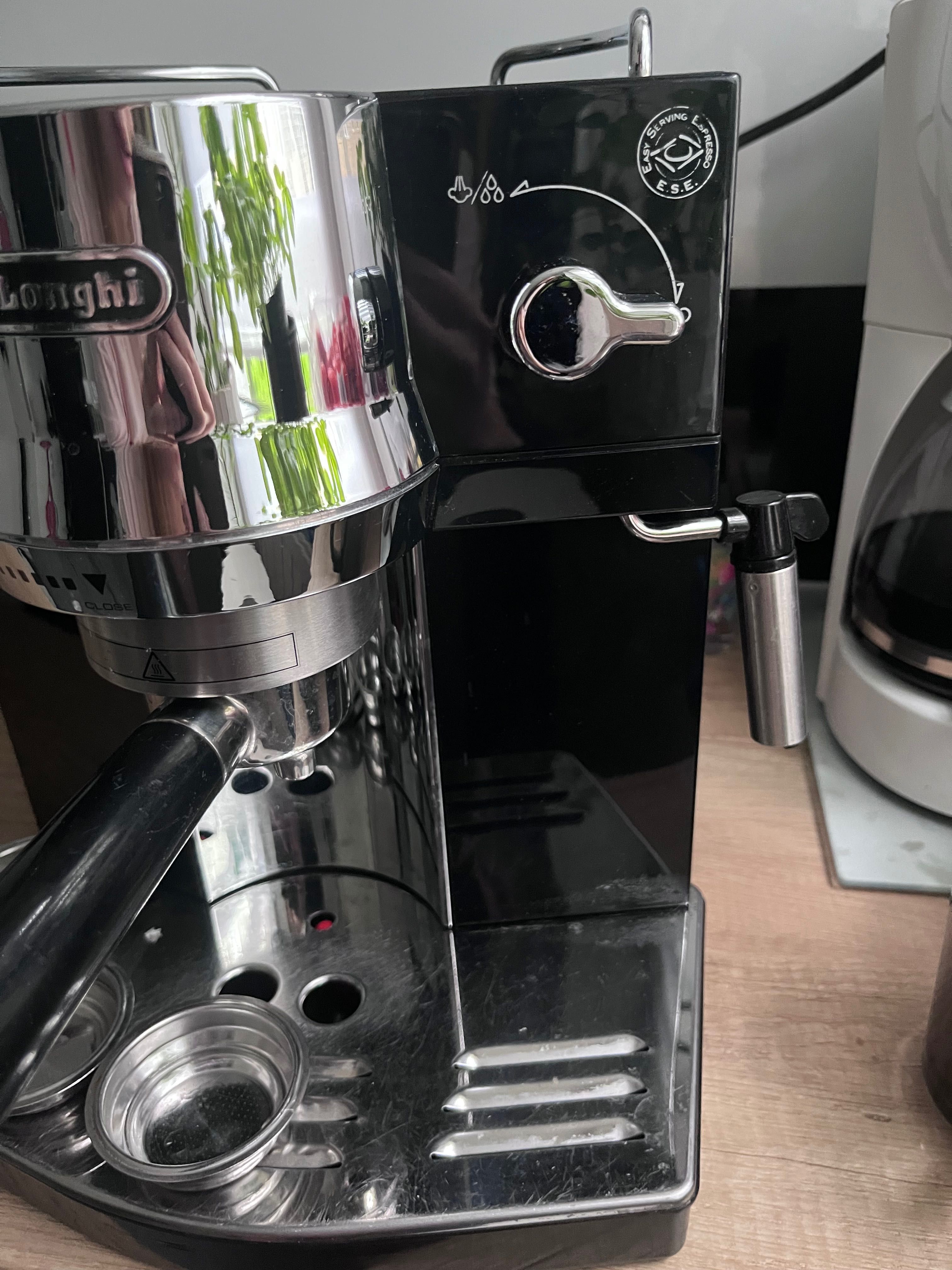 ekspres do kawy ciśnieniowy korbowy DeLonghi EC 820.B