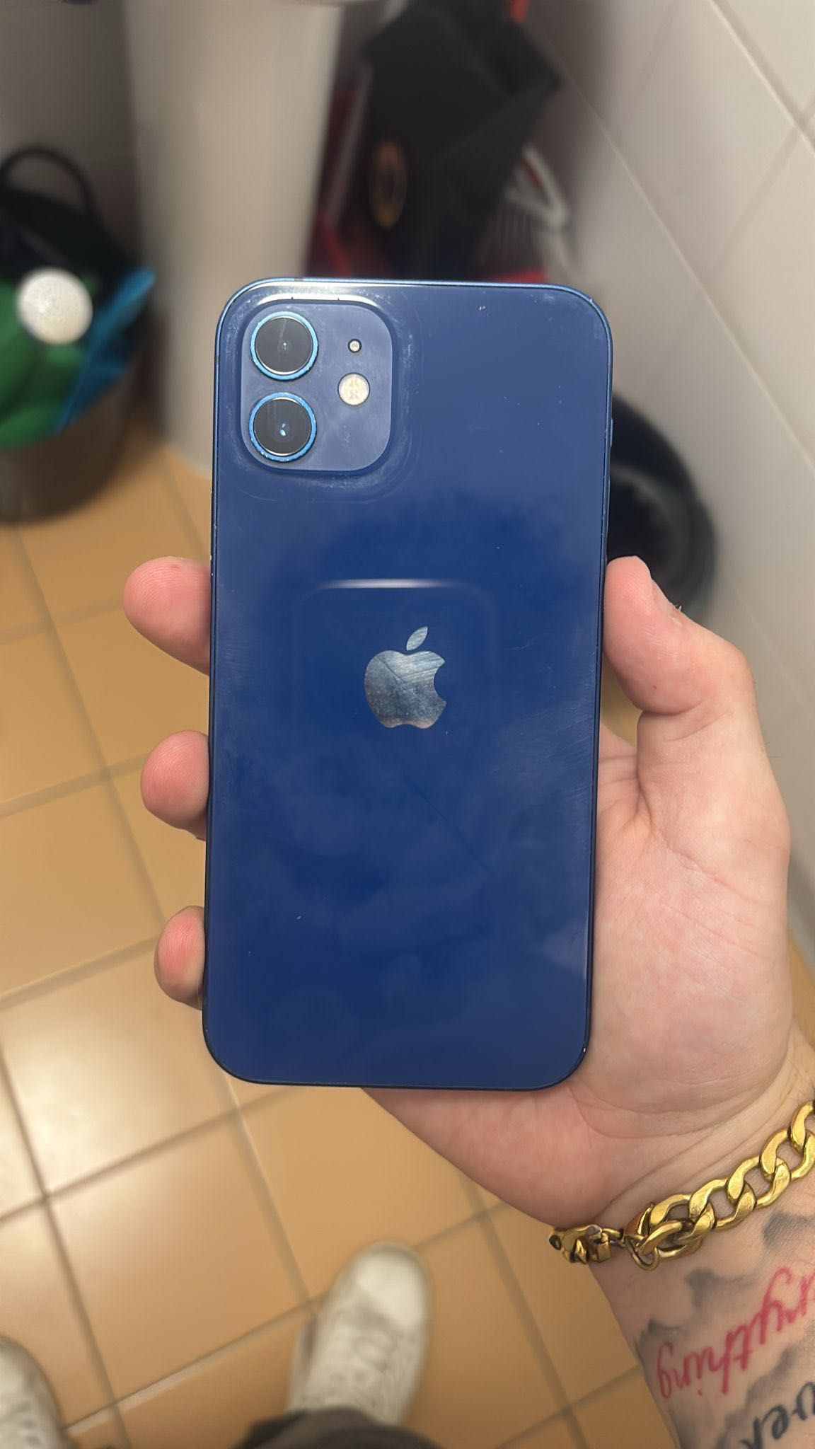 Iphone 12 Azul troco por iphone 14 pro ou assim dou mais dinheiro