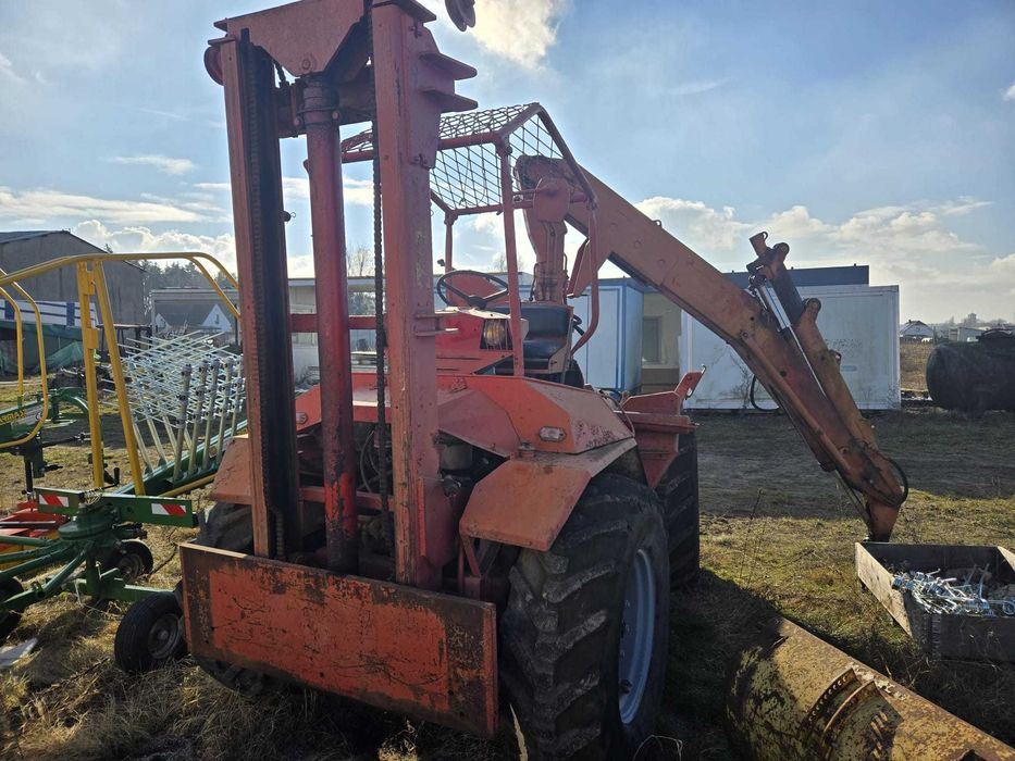 Wózek widłowy terenowy z hds