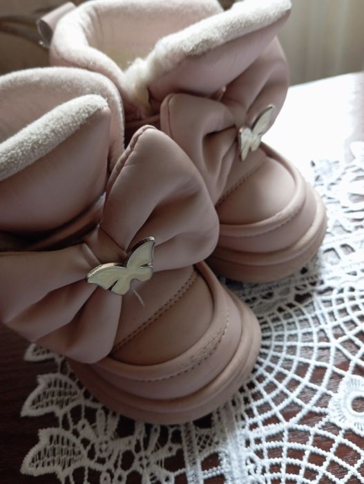 Зимові черевики для дівчаток