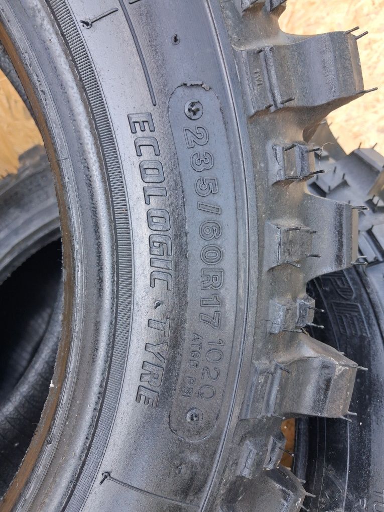 Opony terenowe 235 60 R17 Tracker Simex
