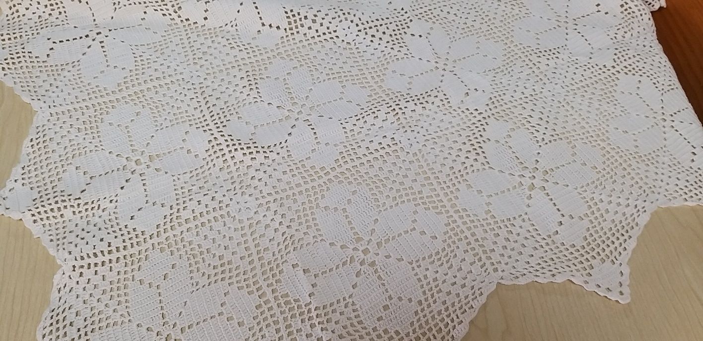 Toalha de mesa em renda.