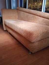 Продаю диванчик недорого майже новий