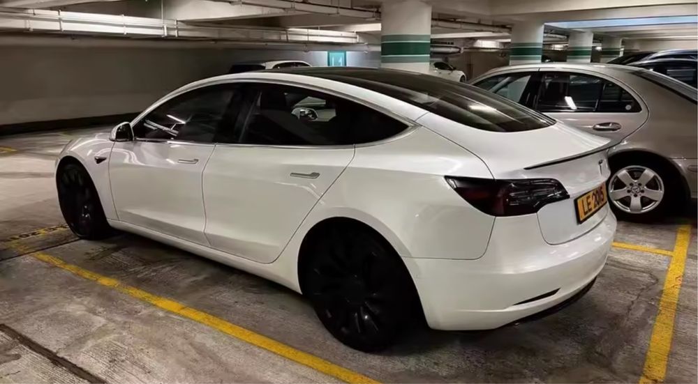 Спойлер Tesla Model 3